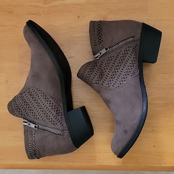 Unworn American Rag ankle boots - Picture 2 of 6